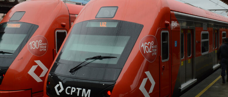 Passageiros comemoram fim da baldeação, mas pedem intervalo menor