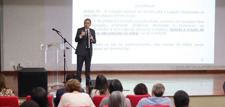 Capacitação foi feita por Alexandre Sarquis, que é conselheiro do órgão estadual, após iniciativa da administração municipal de convidá-lo para vir à cidade e dar as orientações sobre o tema