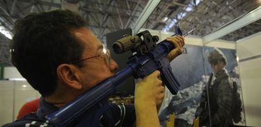 Empresas de armas avaliam impacto de decreto no mercado
