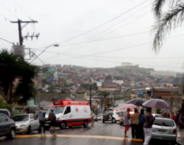 Veículos foram danificados durante confronto de torcidas