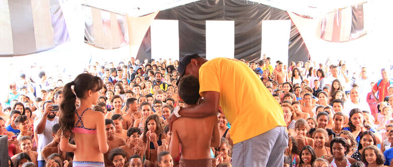 Evento, no parque aquático, reuniu mais de 3.500 crianças de 44 organizações acolhedoras do Alto Tietê
