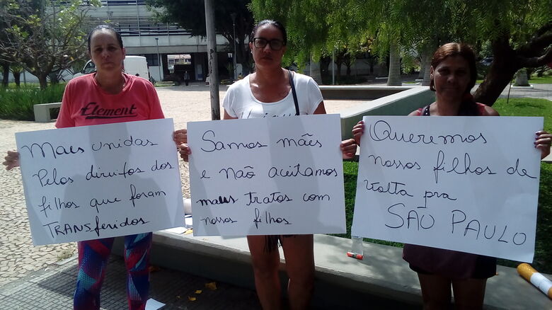 Mães protestam contra transferência de jovens da Fundação Casa