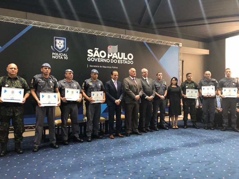 Estado entrega certificado 'Policial Nota 10' e homenageia policiais que atuaram em Guararema e Suzano