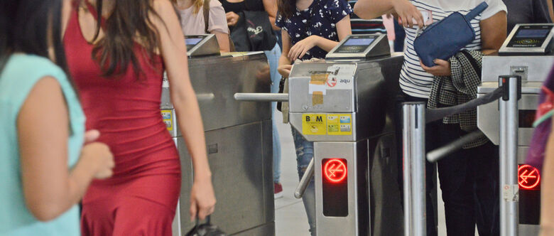 Inseguras nos trens, passageiras cobram ações contra assédio sexual