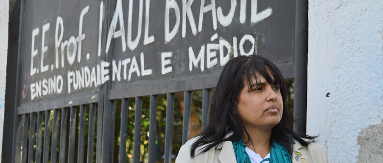 Mãe de vítima do massacre de Realengo se reúne com alunos na Raul Brasil