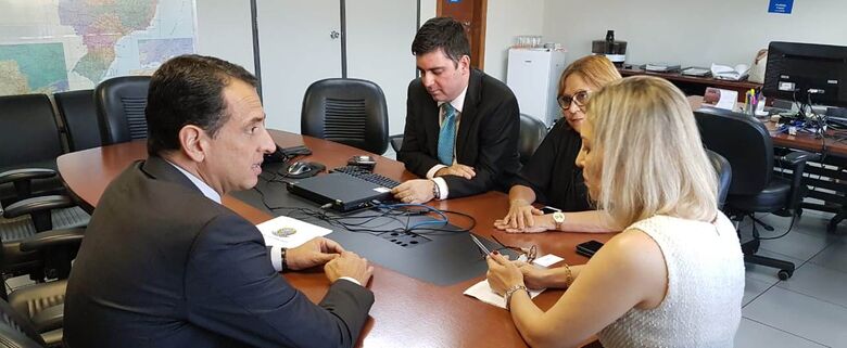 Reunião do deputado federal Marco Bertaiolli com Karina de Teive e Argolo, subsecretária de Perícia Médica Federal da Secretaria de Previdência do Ministério da Economia.