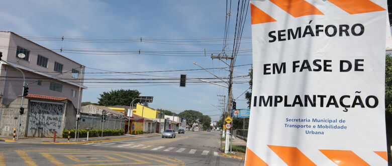 Semáforos entram em operação nesta segunda-feira