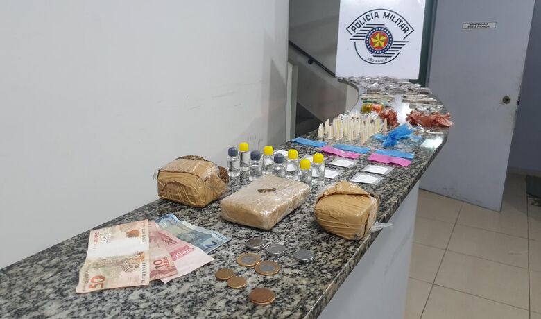Policiais apreenderam farta quantidade de drogas em Mogi