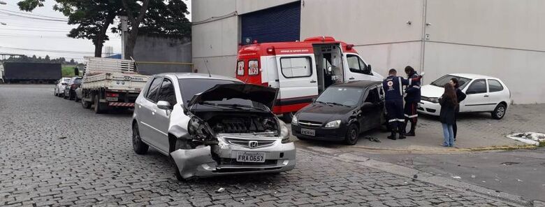 Em fuga, suspeito colidiu carro de Minas Gerais com outro veículo
