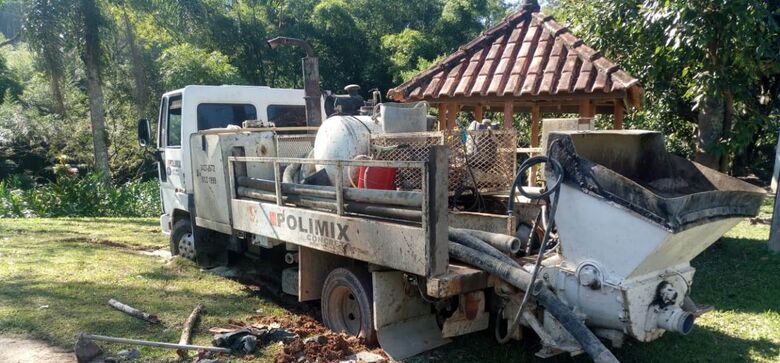 Caminhão furtado em Minas Gerais dentro de sítio em Mogi