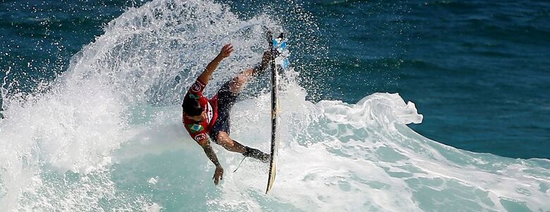 Em Saquarema, brasileiros avançam no circuito mundial de surfe