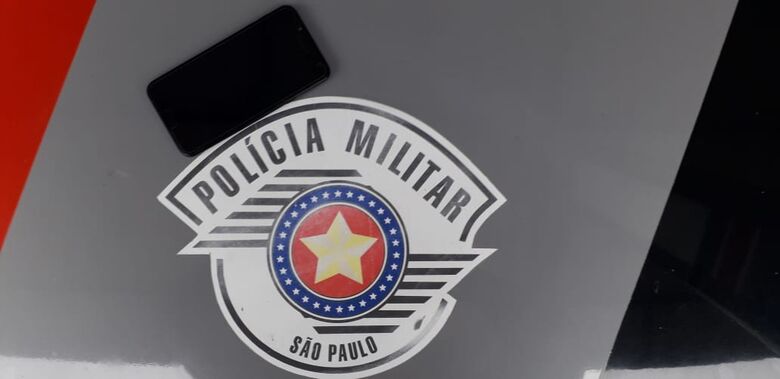 Celular furtado foi recuperado por policiais militares