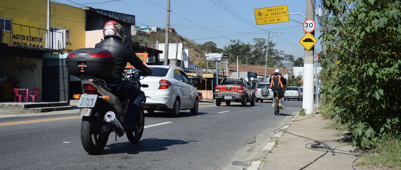 Pista ‘estreita’ na Av. Francisco Marengo traz riscos a pedestres