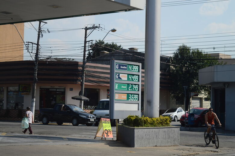 Preço dos combustíveis variam de R$3,799 a R$4,099 em Suzano, aponta pesquisa da Agência Nacional do Petróleo, Gás Natural e Biocombustíveis (ANP)
