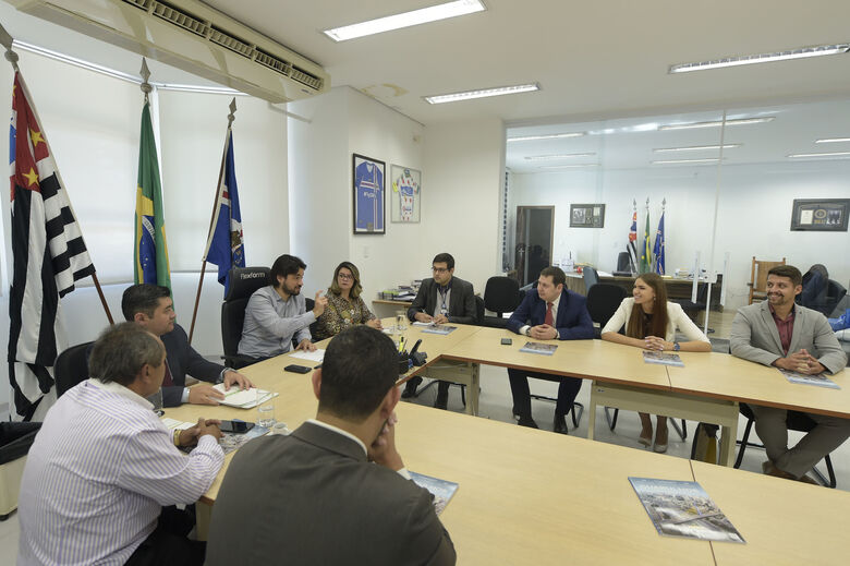 Encontro entre as autoridades aconteceu no gabinete do prefeito Guti, em Guarulhos, com as participações da prefeita Fábia Porto, de Santa Isabel, os representantes das prefeituras de Biritiba Mirim, Akira Taziri, e de Itaquaquecetuba, Genival de Lima, e