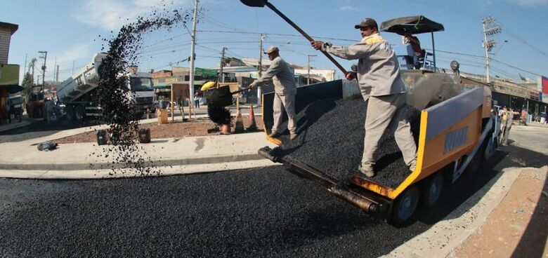 Prefeitura de Suzano realiza recapeamento no Trevo do Dona Benta