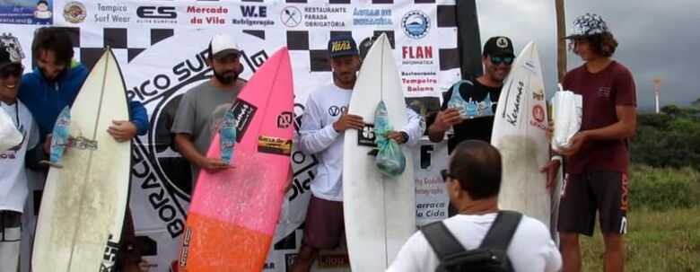 Suzanenses conquistam campeonato de surfe na Praia de Boraceia