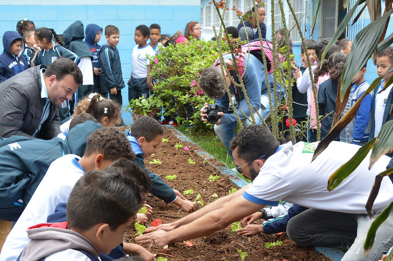 Ação na escola Manoel da Silva Oliveira celebra início da Primavera