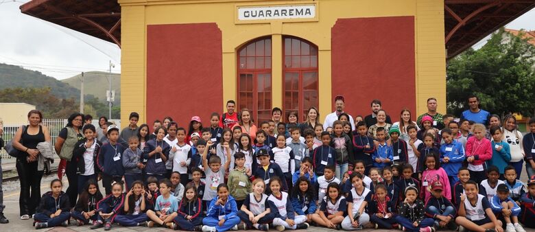 Suzano leva mais de 200 crianças para passeio de Maria-Fumaça
