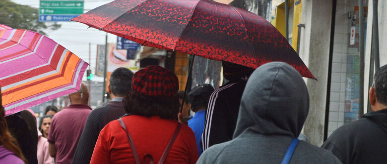 Nesta sexta-feira (6), suzanenses enfrentaram chuva e frio