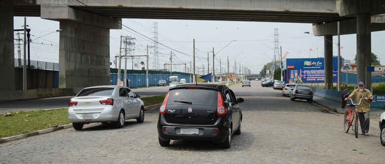 Moradores pedem radares e lombadas na Avenida Brasil