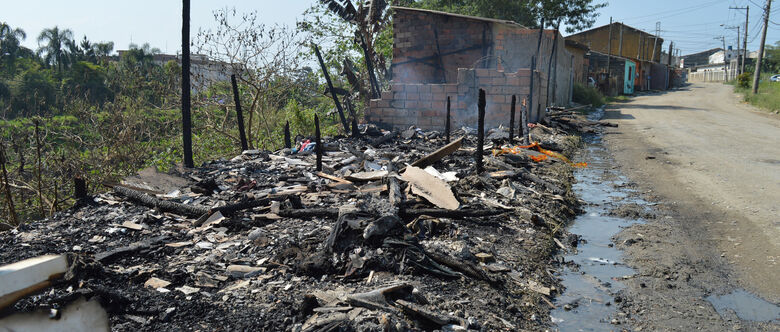 Um dia após incêndio, Maitê contabiliza estragos em casas