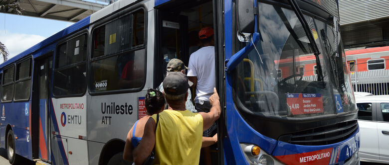 Passageiros aprovam desembarque fora do ponto de ônibus entre 22h e 5h