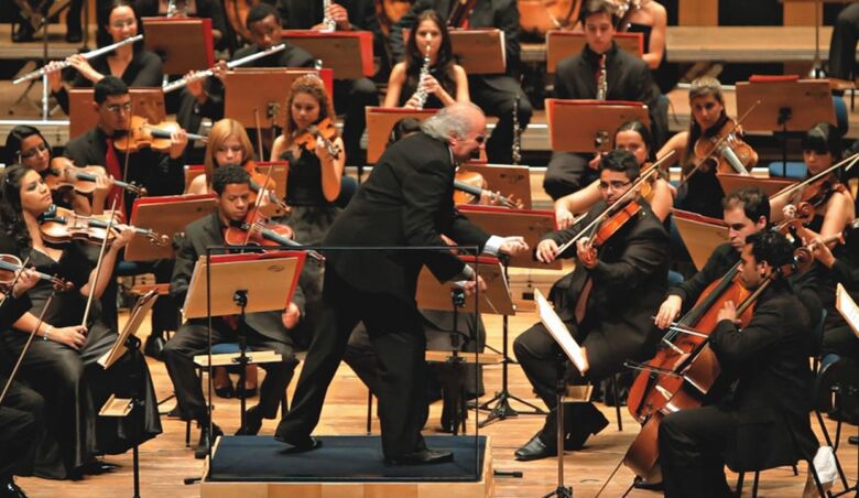 Sob regência de um dos maiores maestros do Brasil, Isaac Karabtchevksy, o grupo orquestral de maior nível do Instituto Baccarelli executará em palco grandes clássicos do repertório erudito