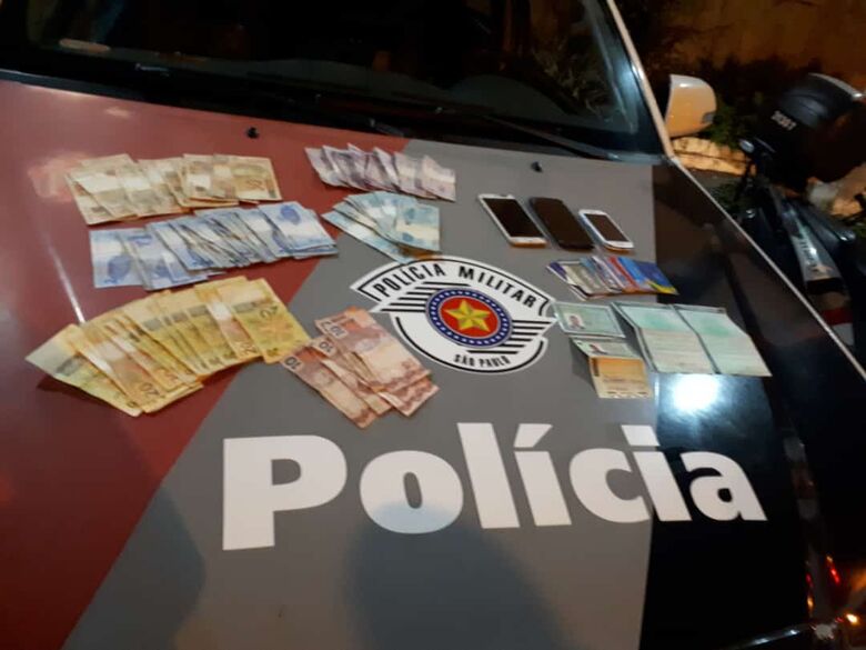 Dinheiro roubado de loja foi recuperado por policiais militares