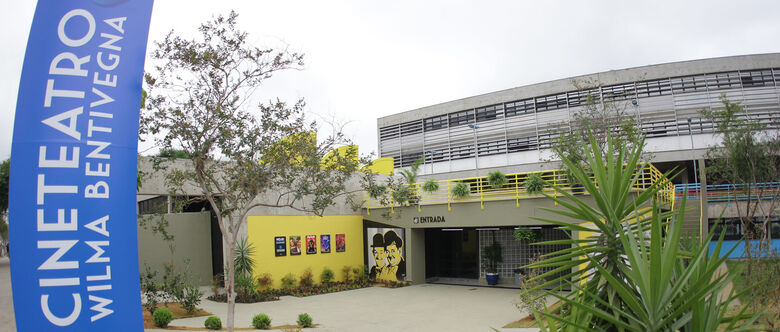 Cineteatro Wilma Bentivegna fica localizado no número 70 da rua Paraná, no centro da cidade, sob gestão da Secretaria de Cultura de Suzano
