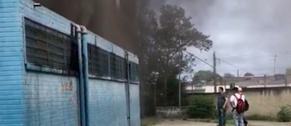 Incêndio atinge escola estadual de Suzano