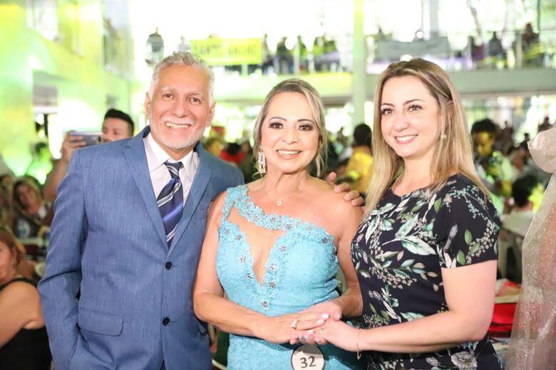 Casal suzanense Cleunice e Renato Araújo e primeira-dama Larissa Ashiuchi prestigiaram evento na capital