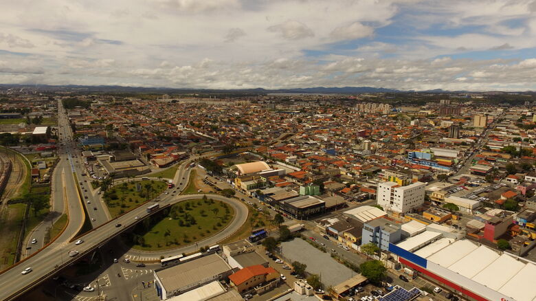Na prática, a iniciativa possibilita a conservação de edificações sem plantas aprovadas pela Prefeitura de Suzano e que, consequentemente, não têm as respectivas autorizações municipais