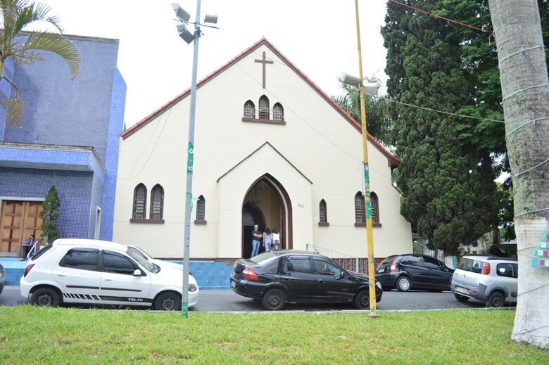 Igreja Nossa Senhora da Paz fica na Rua Getulio Vargas, 250, Vila Romanópolis