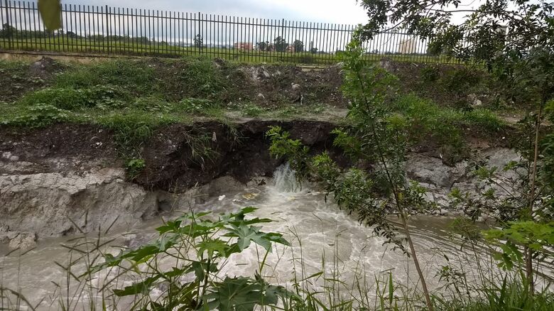 Defesa Civil de Suzano esteve nas imediações da Lagoa Azul. Cidade teve problemas de inundações. Órgãos da Prefeitura fazem trabalho de auxílio