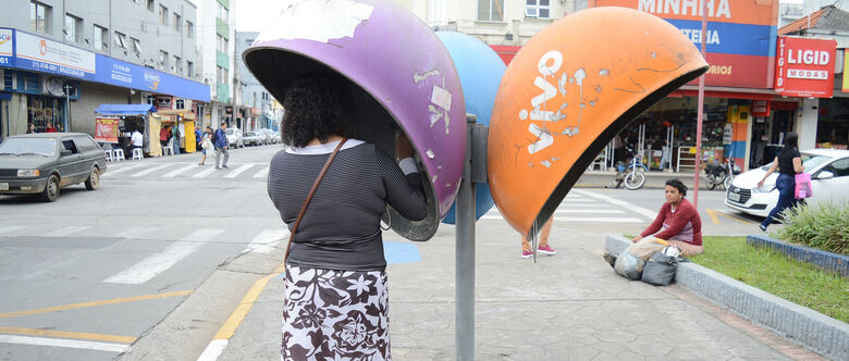 Orelhões praticamente estão desaparecendo em Suzano