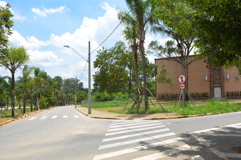 Parceria para construção de uma praça, em uma área de aproximadamente dois mil metros quadrados, na Rua Tomé de Souza com Edir Mendonça Felippe, na Vila Áurea