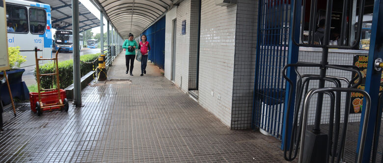 Posto itinerante está atendendo a população de Suzano ao lado do Terminal de Transportes Urbanos Vereador Diniz José dos Santos