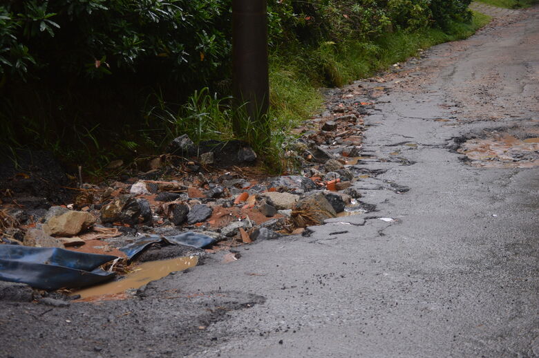 Chuvas afetam diretamente os moradores que residem nas imediações da estrada