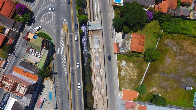Novo Viaduto de Poá é uma das poucas obras que seguem em andamento na região do Alto Tietê