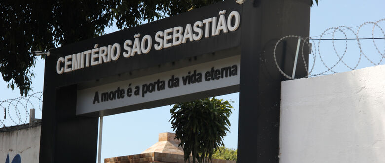 Requerimento pede suspensão de taxas de sepultamento e velório