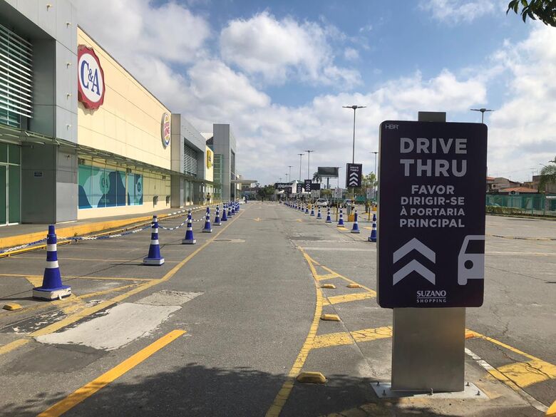 Veículos devem entrar pelo acesso da avenida Armando de Salles de Oliveira e seguir até a entrada principal do shopping, ponto do drive-thru
