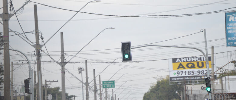 Sendo acionado apenas quando alguém solicitar, o semáforo evita uma situação que aconteceu diariamente até o início deste ano no mesmo trecho: lentidão de veículos