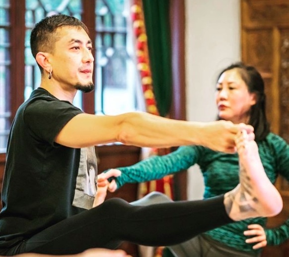 Chang, que mora na China há cinco anos com a esposa e os filhos, conta que a iniciativa surgiu de uma proposta elaborada pela sua companheira