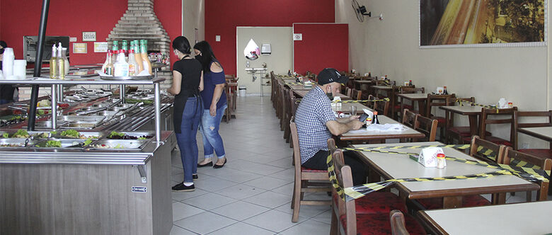 Restaurante foram autorizados a abrir desde ontem em Suzano