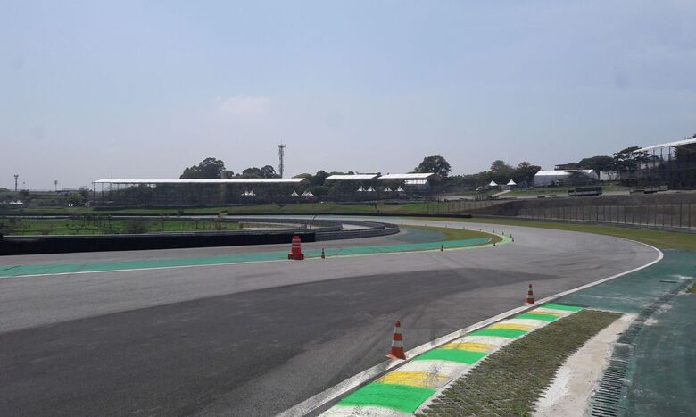 Fórmula 1 cancelou hoje (24) o Grande Prêmio (GP) do Brasil que ocorreria em 15 de novembro