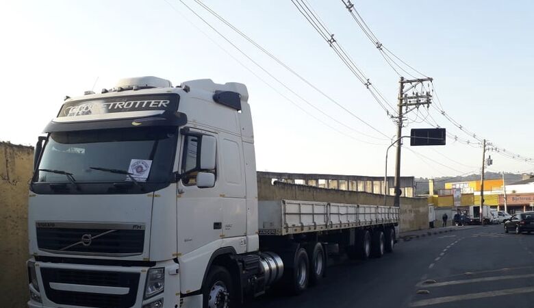 Caminhão roubado em Jundiaí foi recuperado em Suzano
