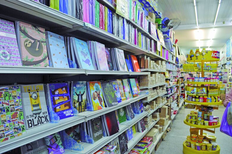 Papelarias de Suzano lamentam dificuldades para vender material escolar sem retorno das aulas por conta da pandemia