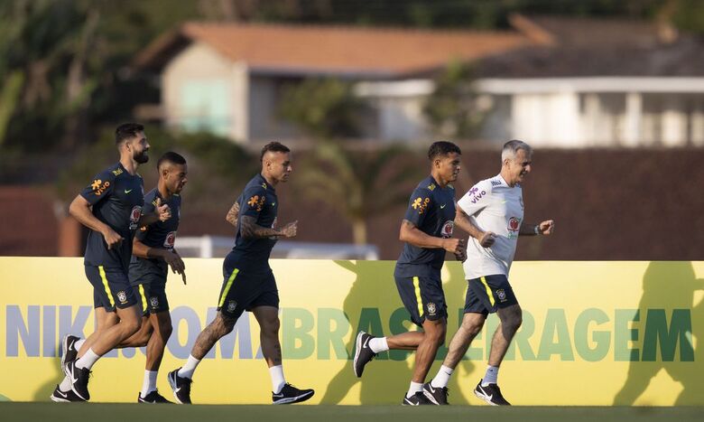 Seleção brasileira se prepara para estreia nas eliminatórias