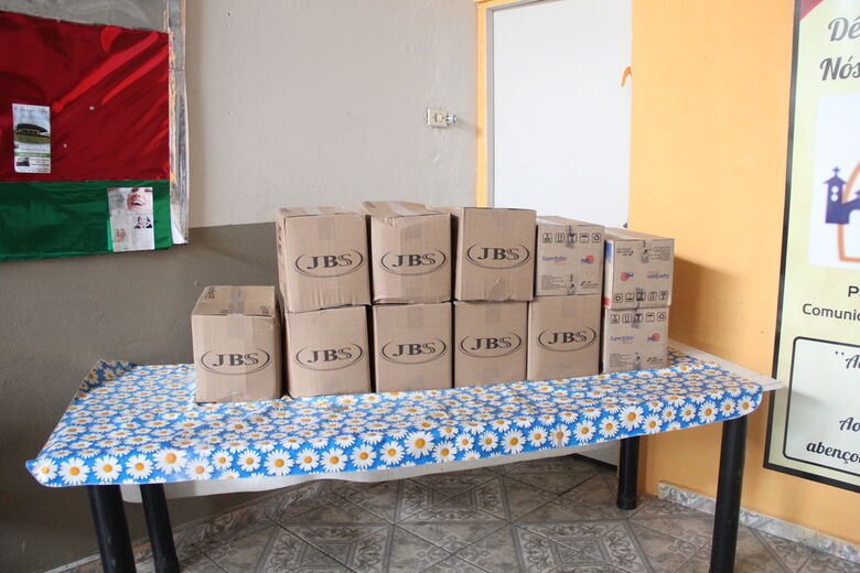 Comunidade Kolping doa 50 cestas básicas para carentes